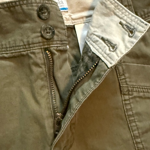 Columbia Khaki Green Ladies Short-Size 2 - Picture 4 of 6
